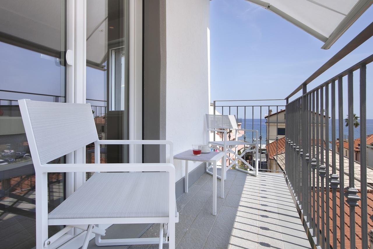 Residence Dolcemare Laigueglia Bagian luar foto